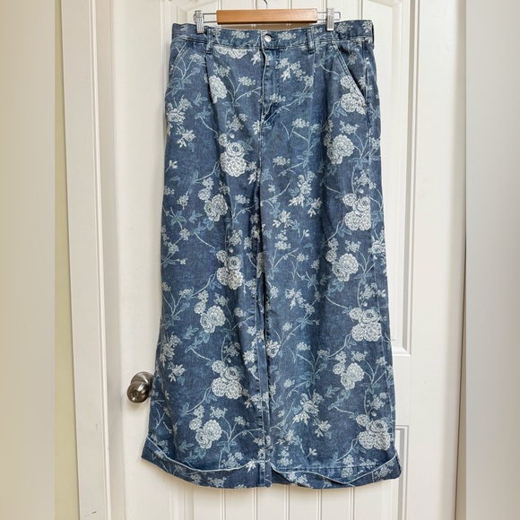Anthropologie Pilcro Leon Double Hem High Rise Wide Legged Floral Jeans. Size 32 - Picture 2 of 10